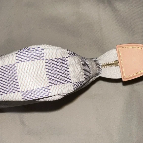 Louis Vuitton Mini Pochette - Picture 3 of 9